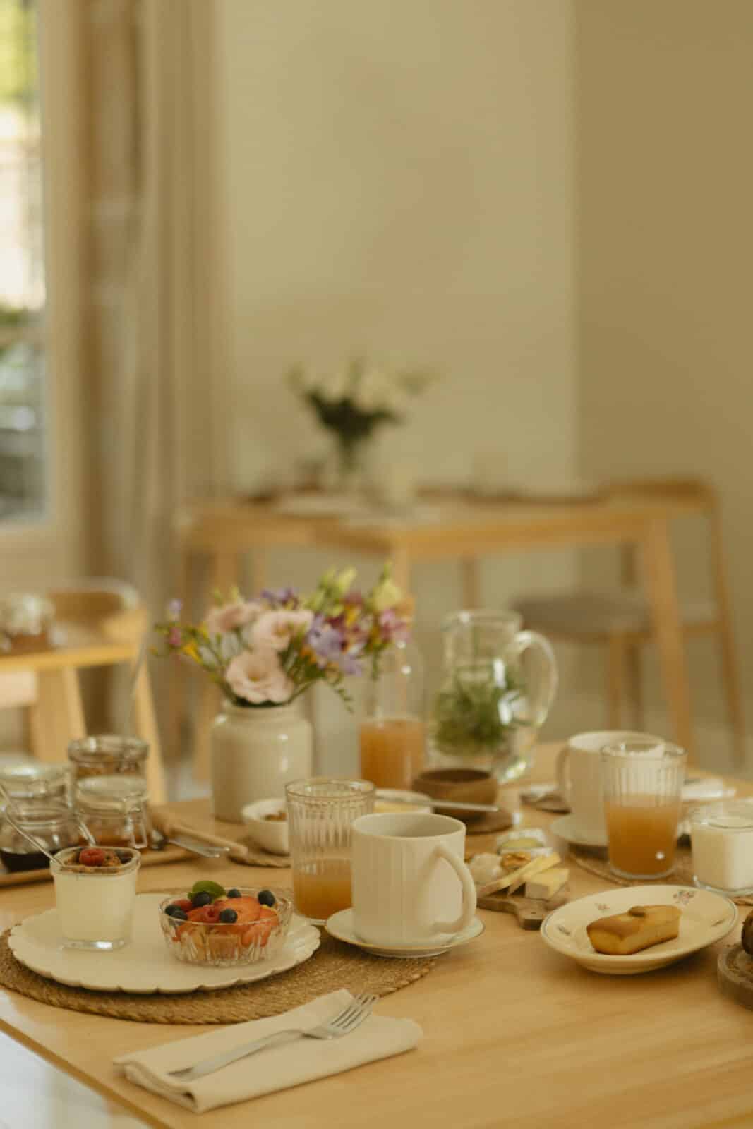 Le petit déjeuner de notre maison d'hôtes, à 1h de Lyon, 2h de Genève.